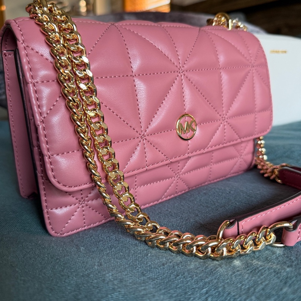 NWT - Michael Kors Blush Quilted Shoulder Bag with Gold Chain - Picture 3 of 8
